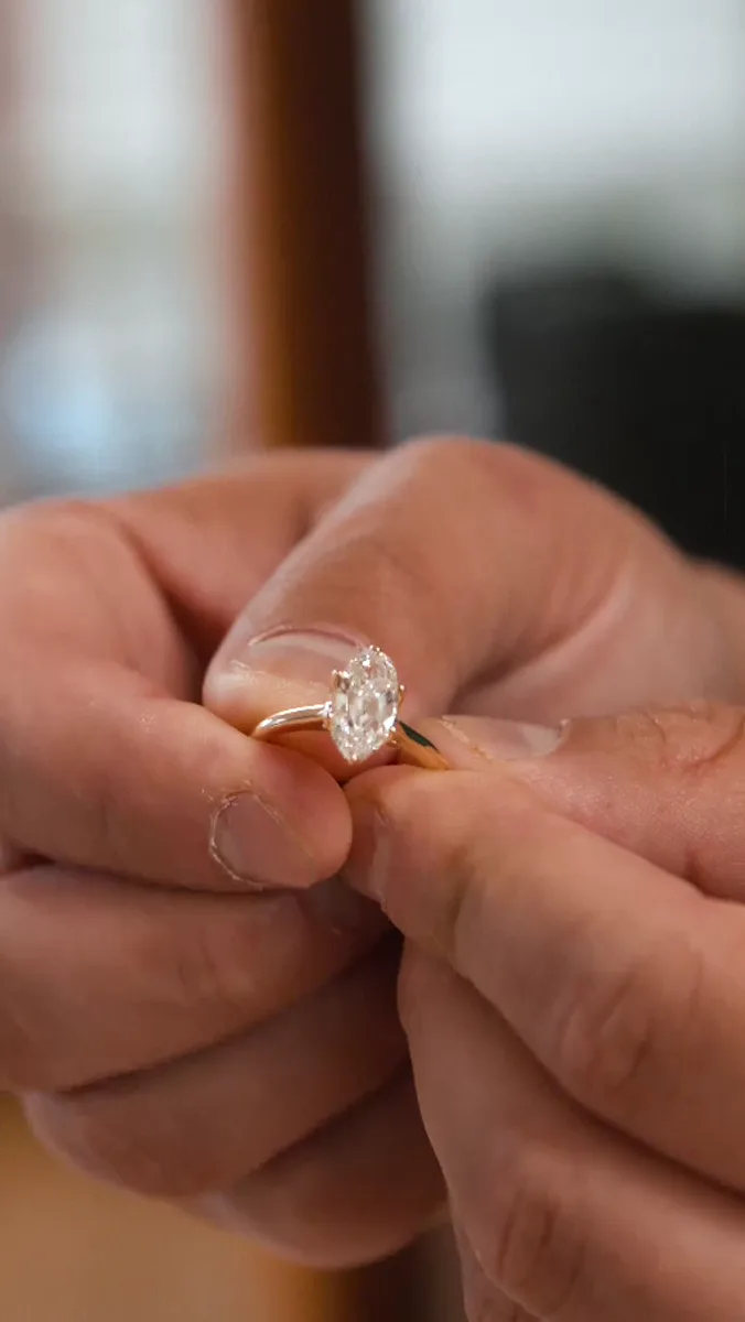 Close-up of a Movale ring filmed for Auclaire by A Production